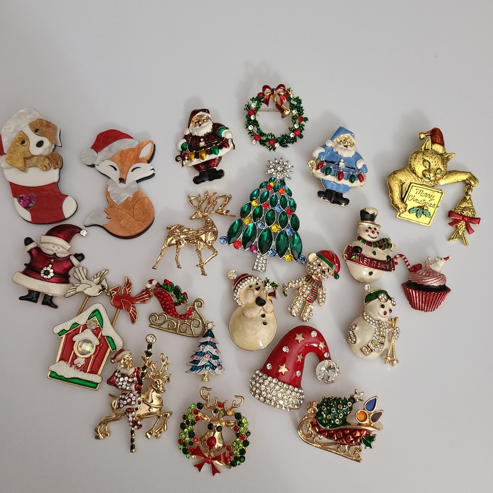 21 Christmas Brooches Rhinestones Santa Snowman Fox Cat Tree Deer Birds  Puppy